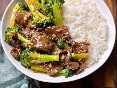 Beef with broccoli served with choice of rice